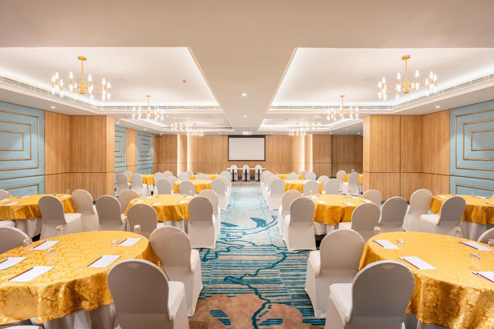 Park Inn & Suites By Radisson Thrissur East Fort エクステリア 写真
