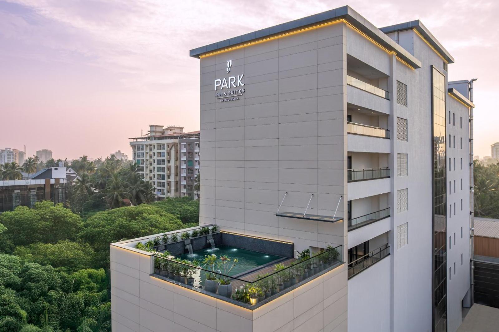 Park Inn & Suites By Radisson Thrissur East Fort エクステリア 写真