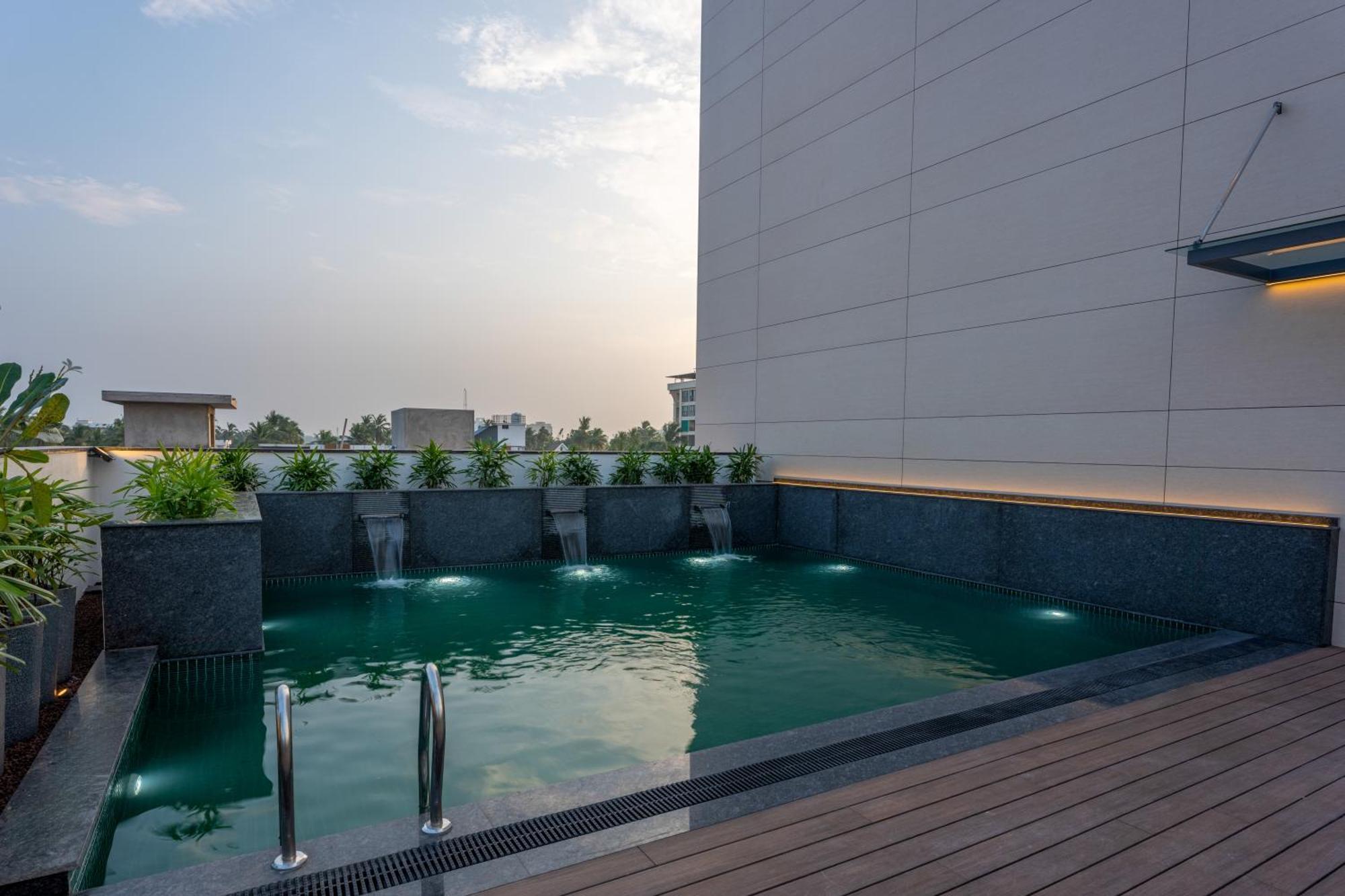 Park Inn & Suites By Radisson Thrissur East Fort エクステリア 写真