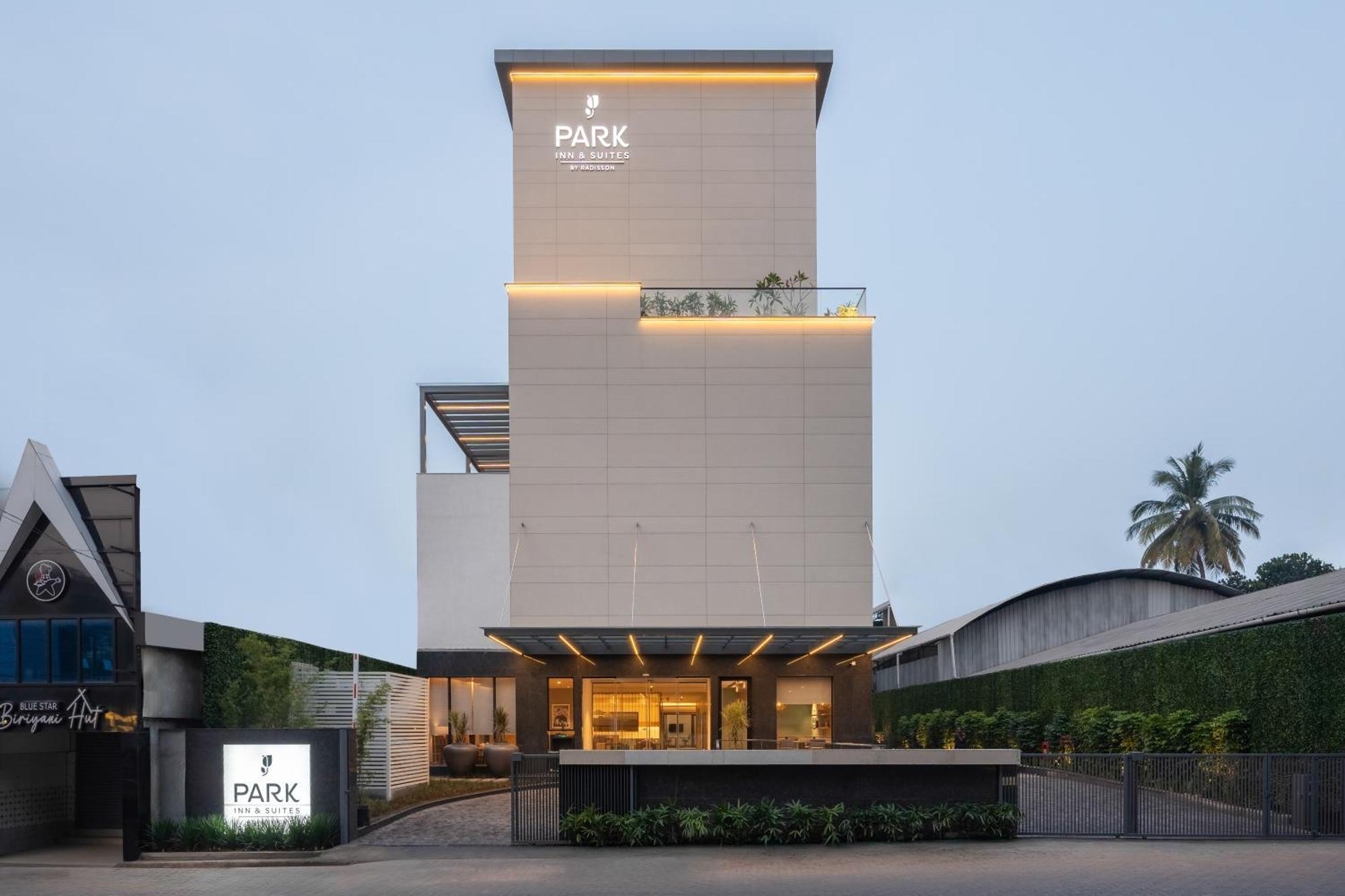 Park Inn & Suites By Radisson Thrissur East Fort エクステリア 写真