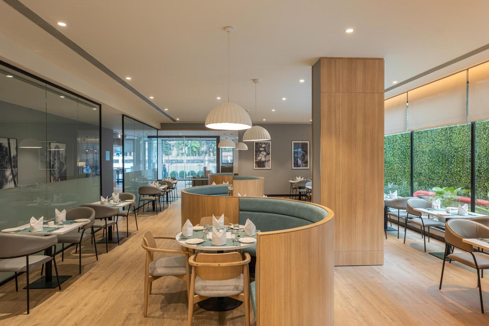 Park Inn & Suites By Radisson Thrissur East Fort エクステリア 写真
