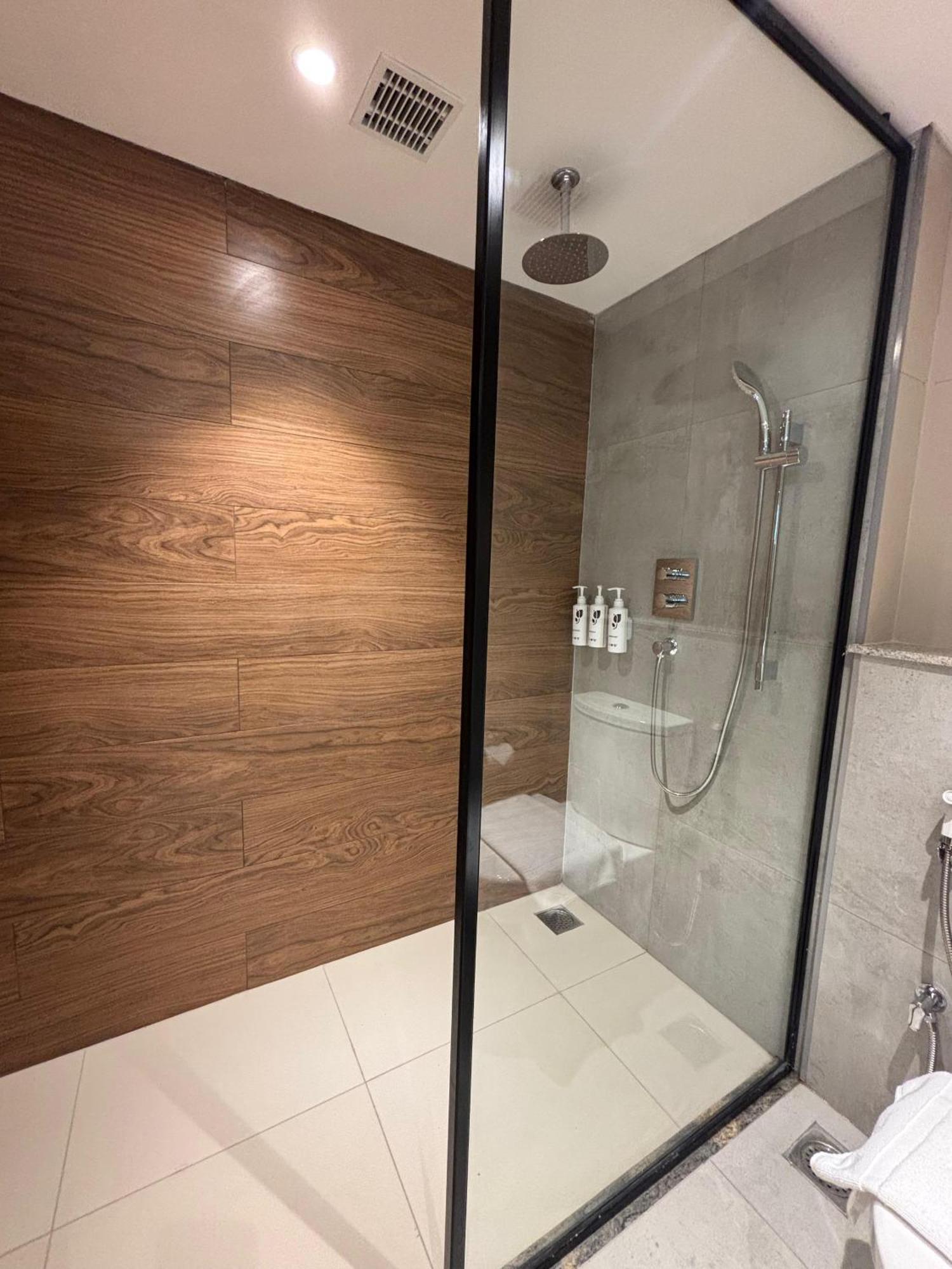 Park Inn & Suites By Radisson Thrissur East Fort エクステリア 写真