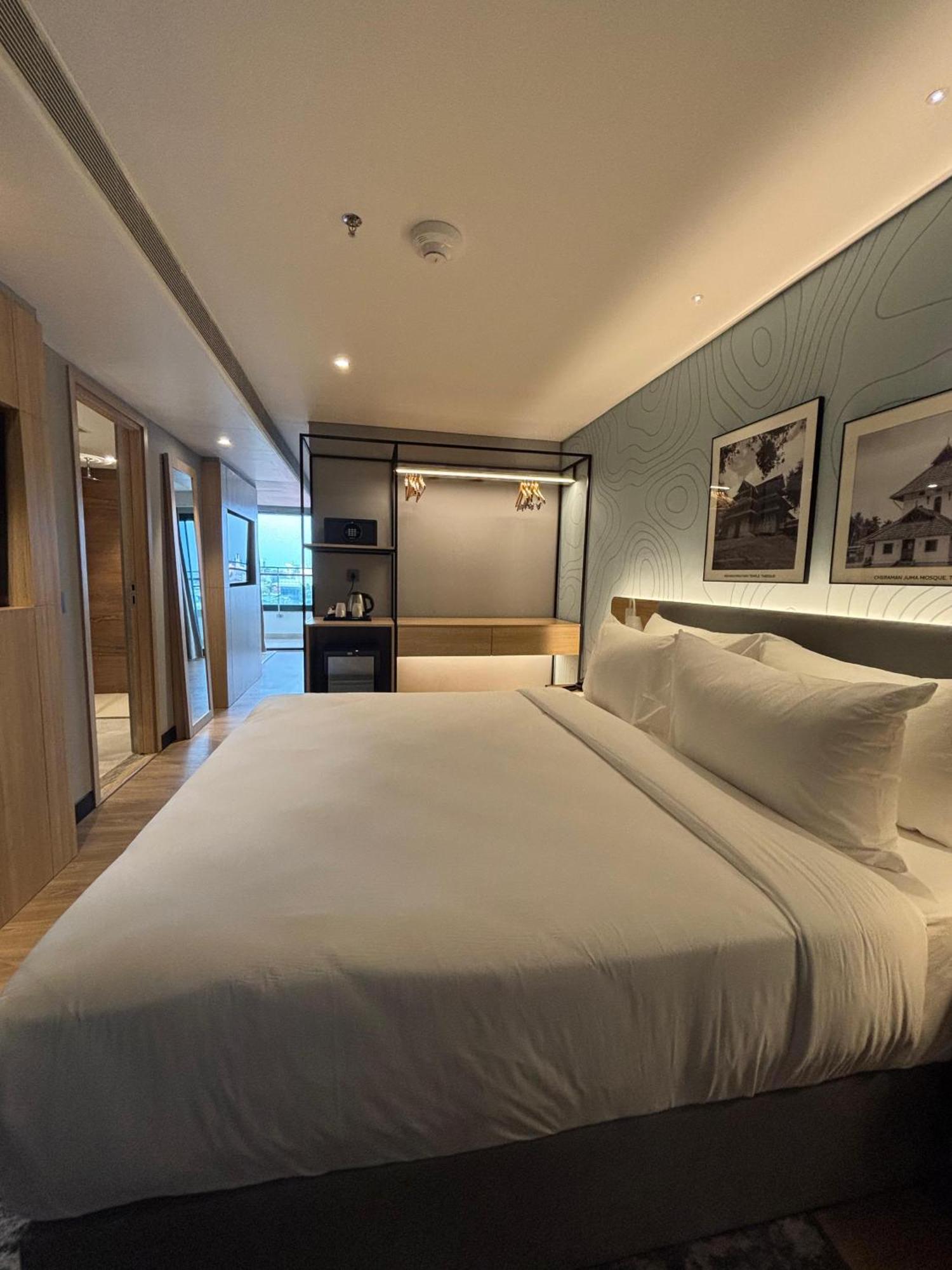 Park Inn & Suites By Radisson Thrissur East Fort エクステリア 写真