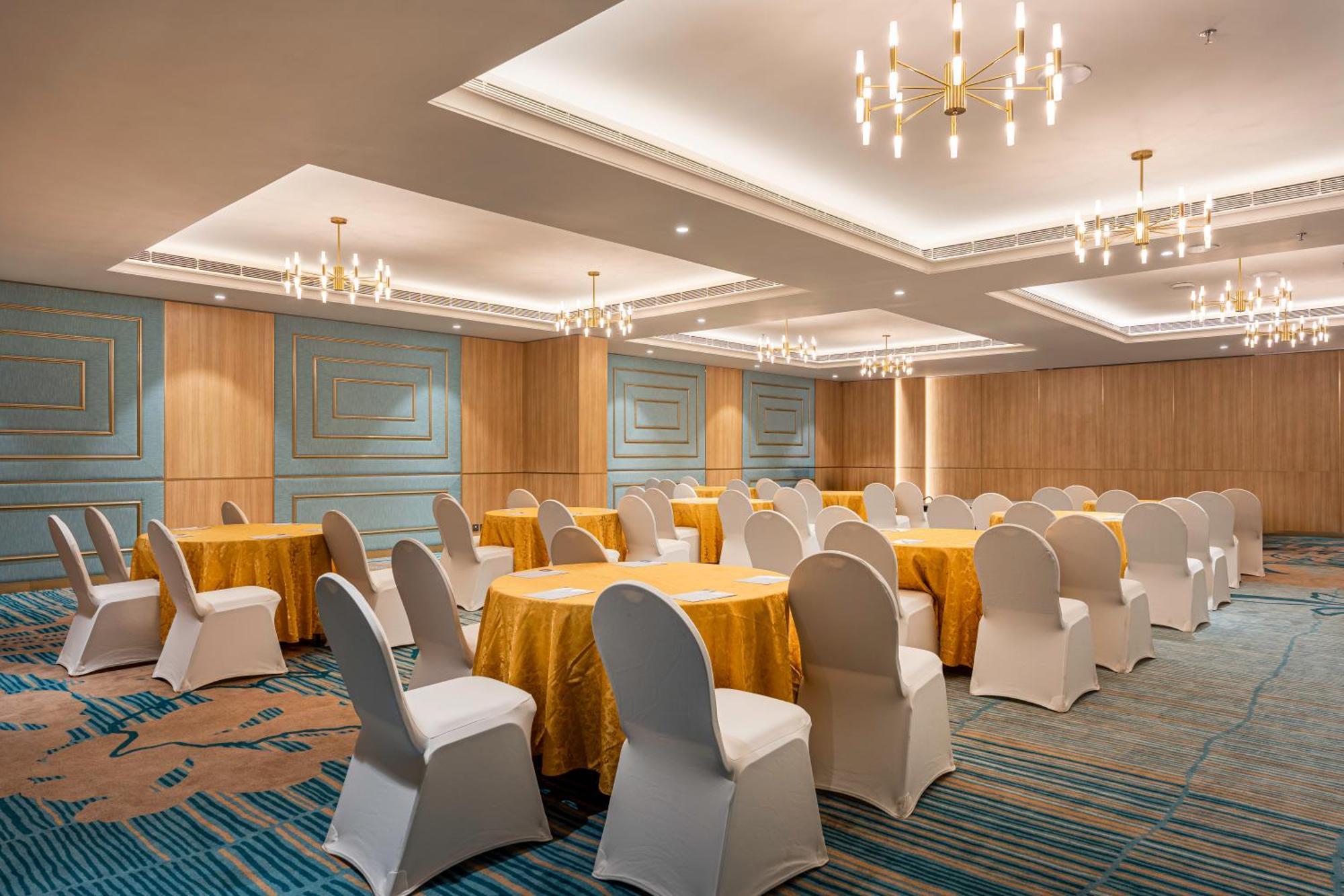 Park Inn & Suites By Radisson Thrissur East Fort エクステリア 写真