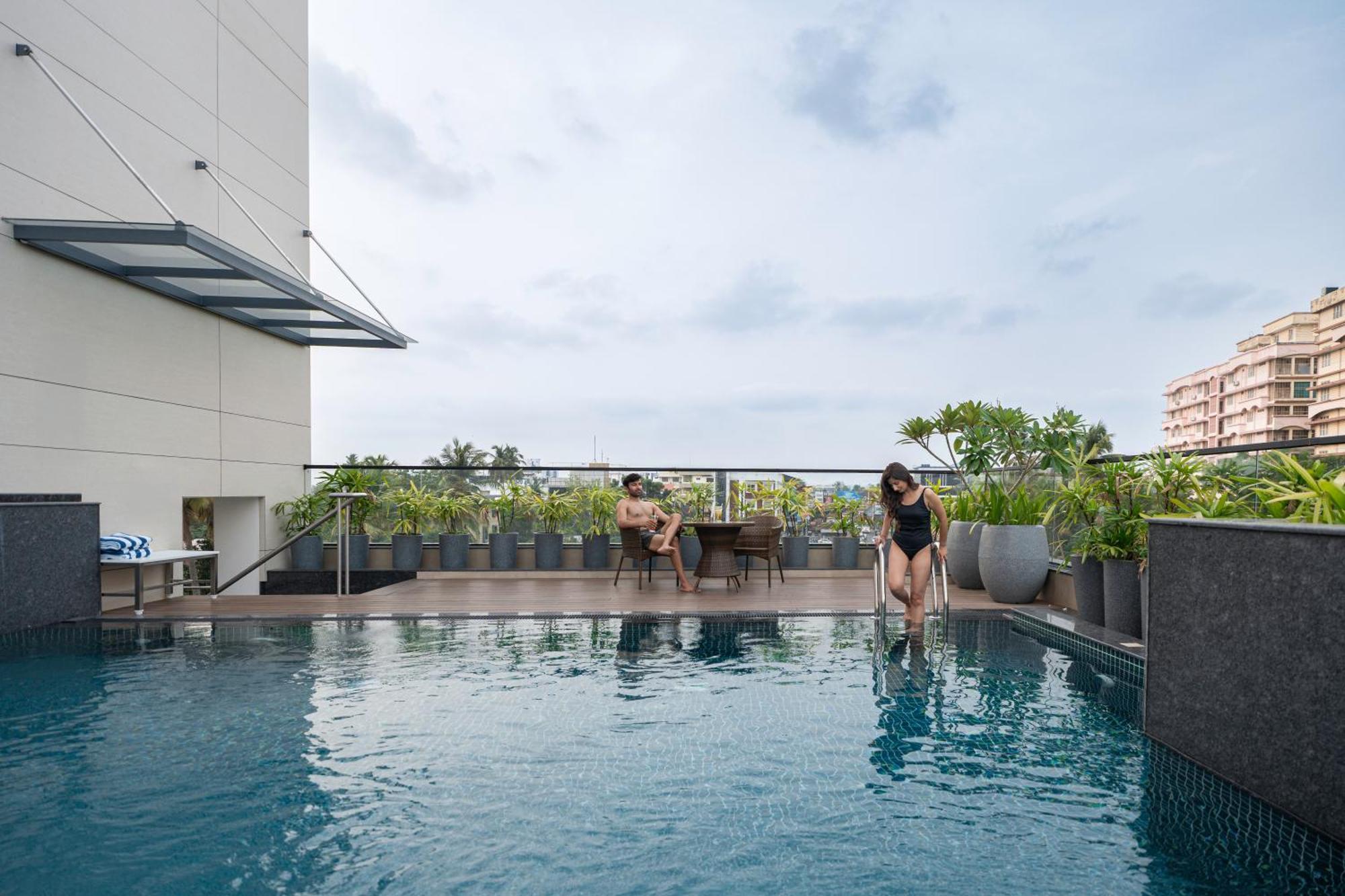 Park Inn & Suites By Radisson Thrissur East Fort エクステリア 写真