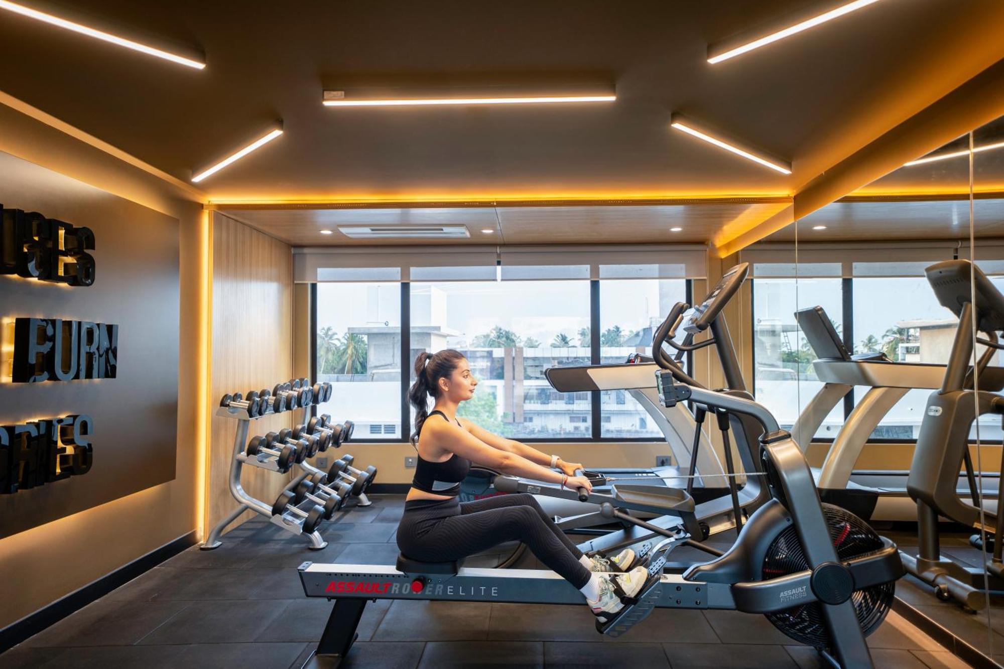 Park Inn & Suites By Radisson Thrissur East Fort エクステリア 写真